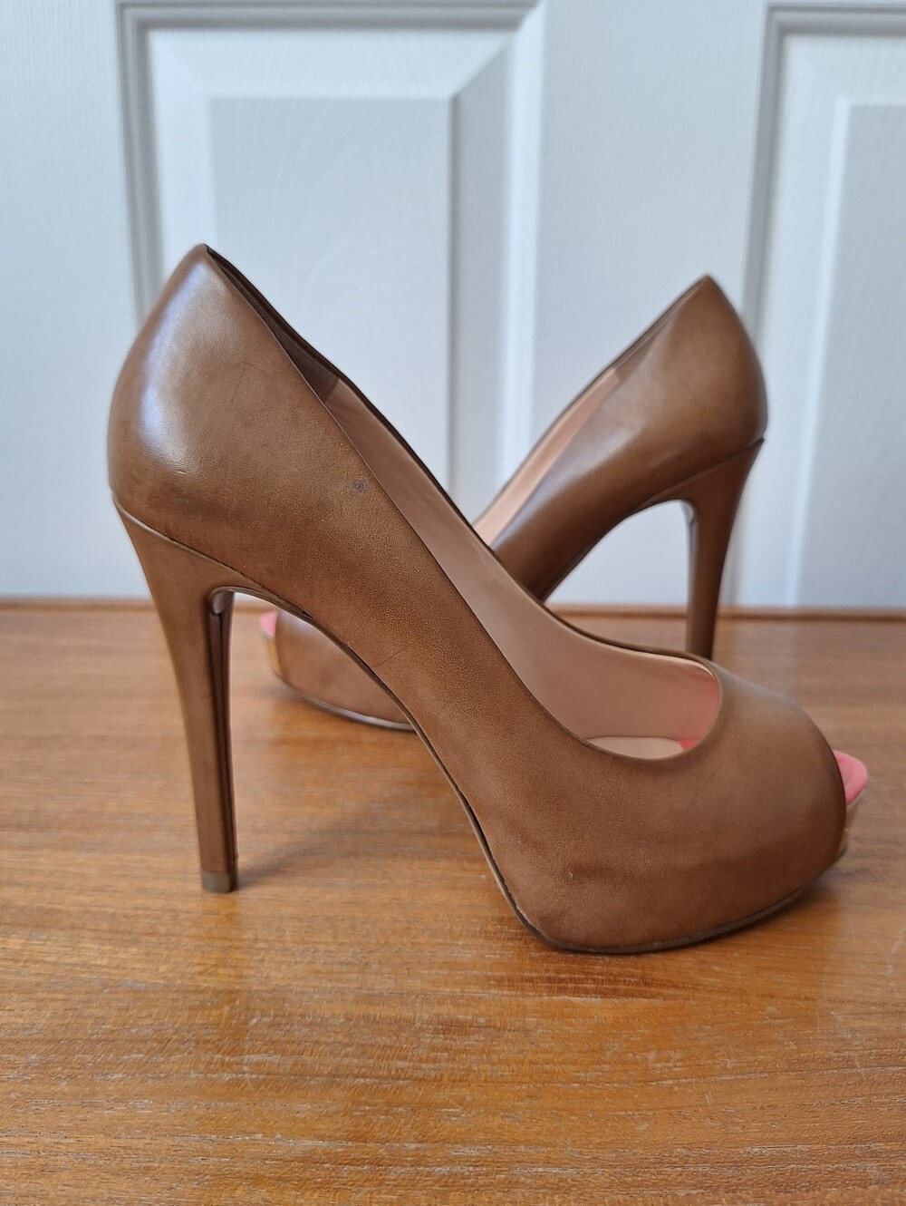 Guess Nude Peep Toe Heels Platform Neutral Tan Pink Classic Y2K Stiletto 5.5 NEW